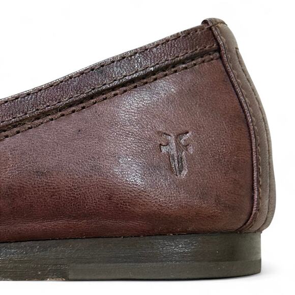 Frye 8 Carson Ballet Flat Dark Brown Italian Leather Round Toe Slip-On Logo Work - Picture 8 of 8